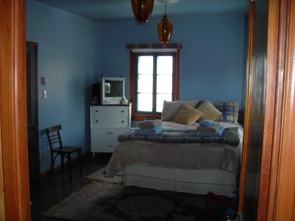 Gite Des Hauteurs Et Cafe De La Place Saint Zenon Room photo